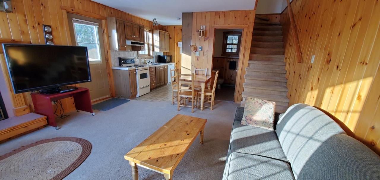 Motel Le Fleuron Сен-Дона-де-Монкальм Экстерьер фото