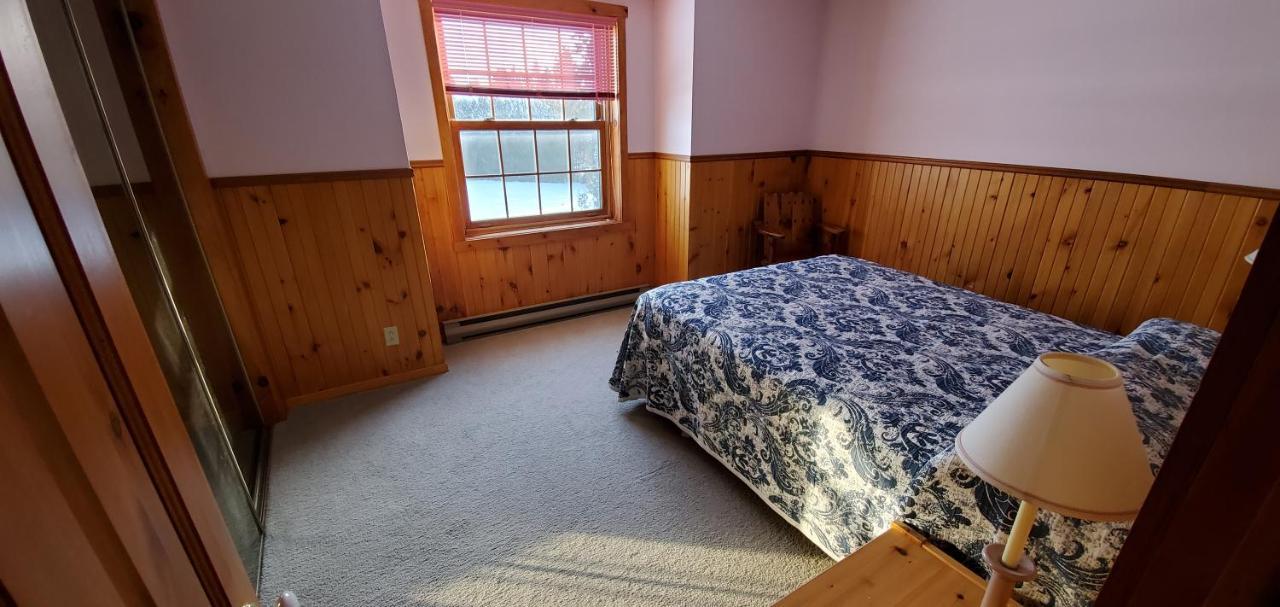 Motel Le Fleuron Сен-Дона-де-Монкальм Экстерьер фото