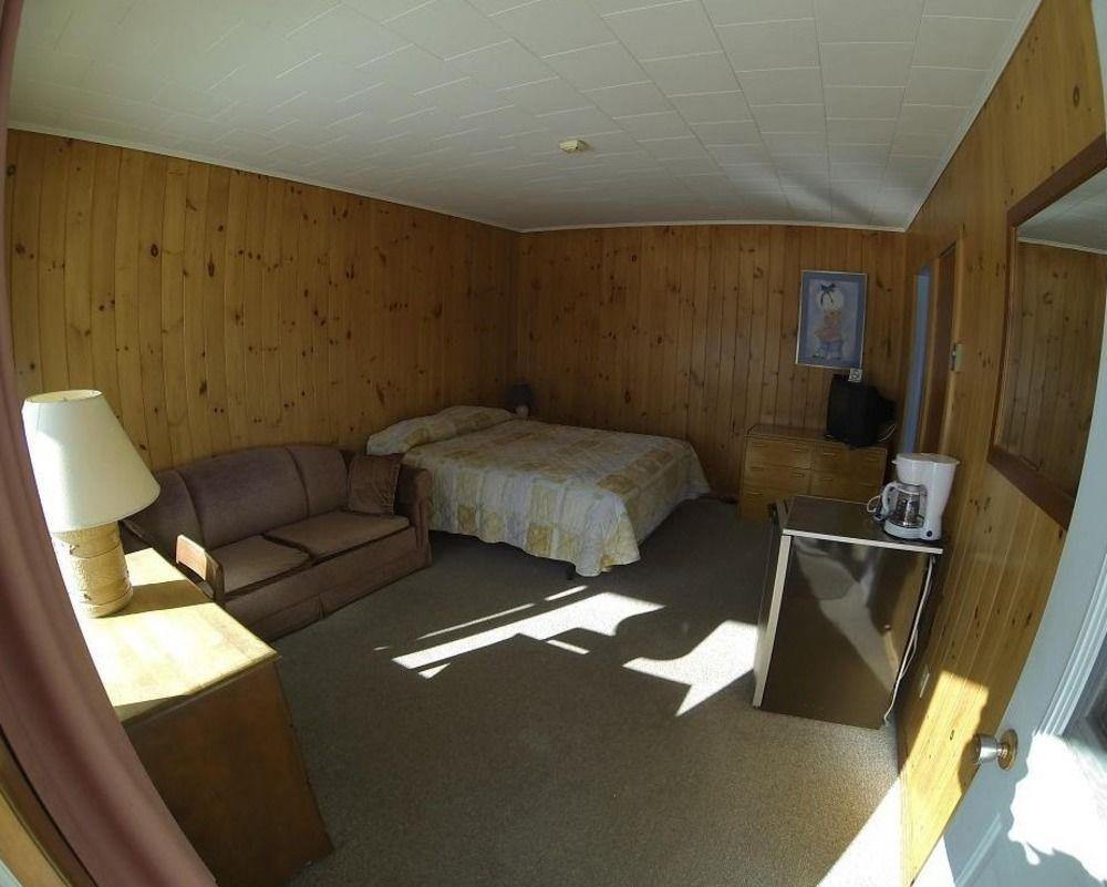 Motel Le Fleuron Сен-Дона-де-Монкальм Экстерьер фото