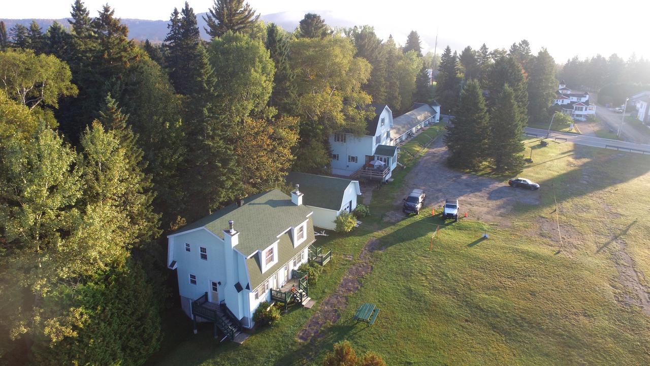 Motel Le Fleuron Сен-Дона-де-Монкальм Экстерьер фото