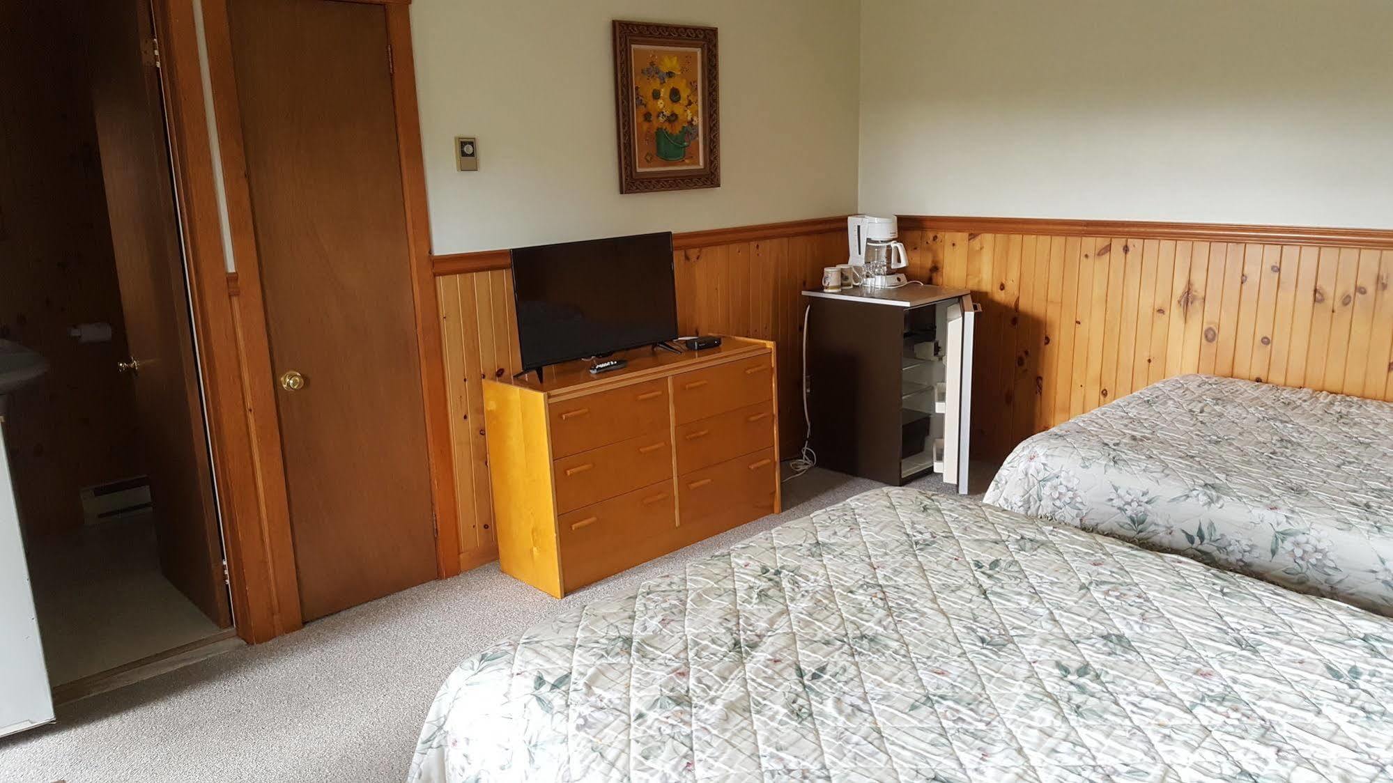 Motel Le Fleuron Сен-Дона-де-Монкальм Экстерьер фото